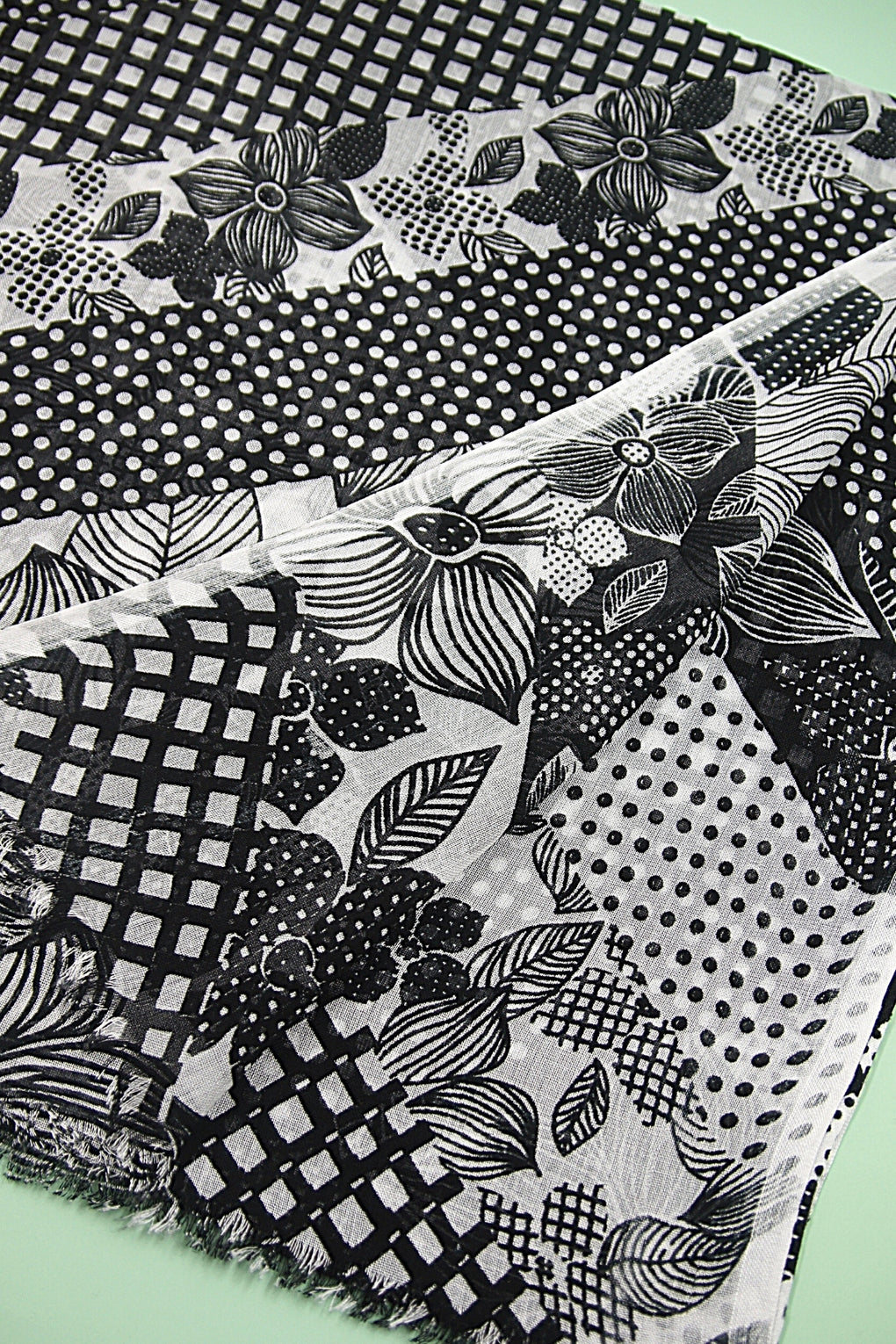Diagonal Flowers & Checks (SE-1964_Black)
