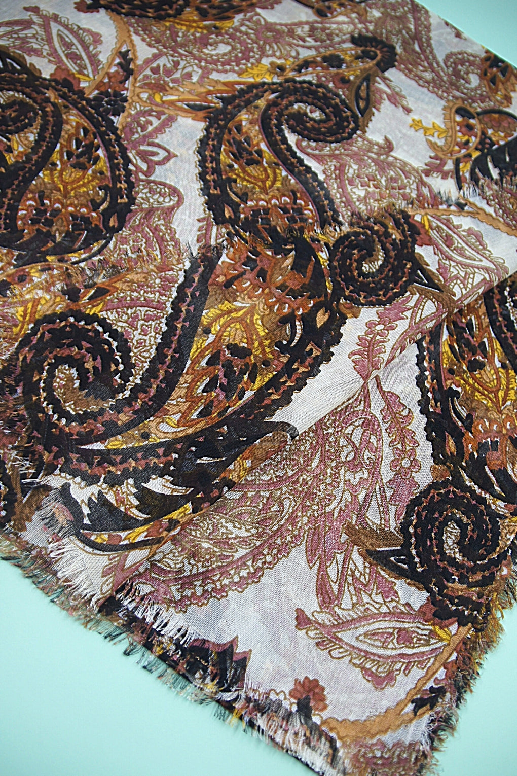 Paisley Scattered (SE-1938_Brown)