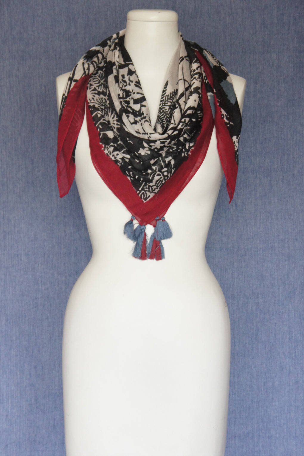 Black Tiger With Contrast Border Scarf with Tassels (SE-1612)
